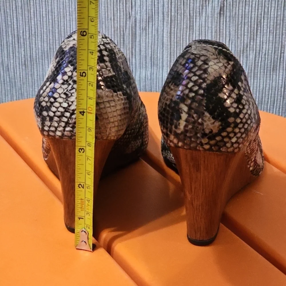 Clarks Indigo Snake Print Wooden Wedge Heels Pumps Rounded Toe‎ Women's 7.5 EUC